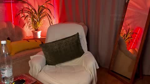 Snapshot of forest_lina chatting on 10.22.25 online show from 10.22.25