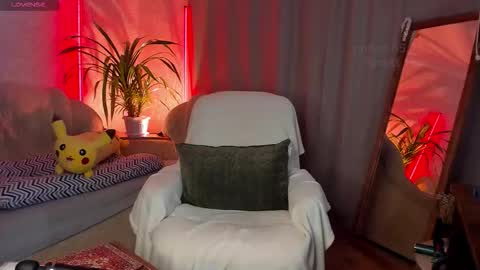 Snapshot of forest_lina chatting on 11.05.25 online show from 11.05.25