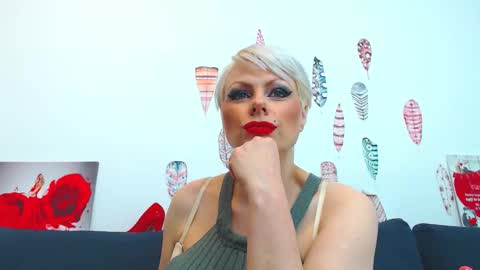 Snapshot of forever_barbie chatting on 09.26.25 Adana online show from 09.26.25
