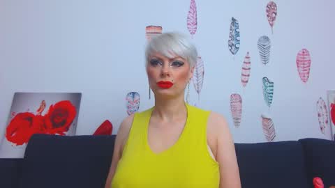 Snapshot of forever_barbie chatting on 10.20.25 Adana online show from 10.20.25