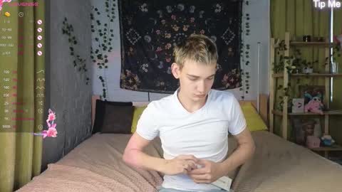 Snapshot of forever_eren chatting on 11.12.25 forever_eren online show from 11.12.25