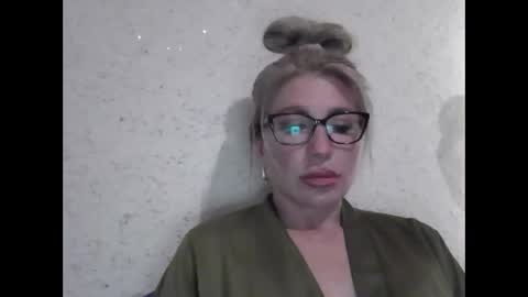 Snapshot of fox_red_lady7 chatting on 04.01.26 fox_red_lady7 online show from 04.01.26