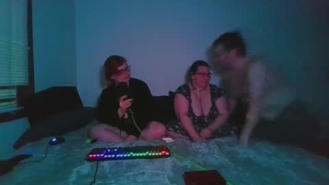 Snapshot of foxanhound chatting on 06.08.26 Fox and hound online show from 06.08.26