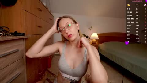 Snapshot of foxeslovefoxes chatting on 05.26.26 CUSTOM PHOTOS AND VIDEOS - online show from 05.26.26