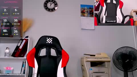 Snapshot of foxrinehelen chatting on 02.25.25 Helen - My streams are Monday - Friday at 8 AM NY time online show from 02.25.25