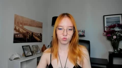 Snapshot of foxsonya chatting on 05.26.26 Sonya online show from 05.26.26