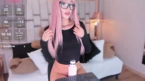 Snapshot of foxxxypink chatting on 06.19.26 fox with 3 xs online show from 06.19.26