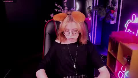 Snapshot of foxxxypolly chatting on 06.14.26 Polly online show from 06.14.26