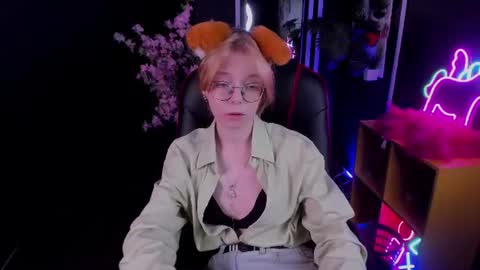 Snapshot of foxxxypolly chatting on 06.17.26 Polly online show from 06.17.26