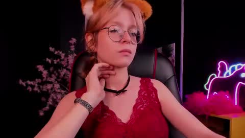 Snapshot of foxxxypolly chatting on 07.05.26 Polly online show from 07.05.26