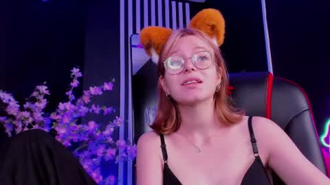 Snapshot of foxxxypolly chatting on 07.17.26 Polly online show from 07.17.26