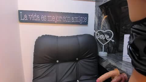 Snapshot of foxy_aleja chatting on 05.30.26 foxy_aleja online show from 05.30.26