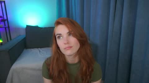 Snapshot of foxy_cute4you chatting on 04.27.26 Eva online show from 04.27.26