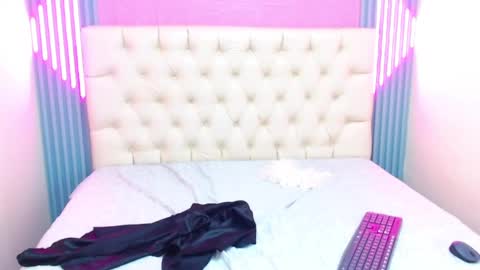 Snapshot of foxy_ella chatting on 01.31.25 Ella online show from 01.31.25