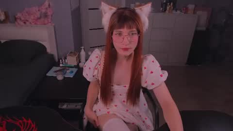 Snapshot of foxy_jpg chatting on 07.19.26 Sue online show from 07.19.26