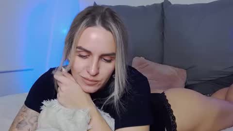 Snapshot of foxy_kimmi chatting on 11.26.25 Foxy Kimmi online show from 11.26.25