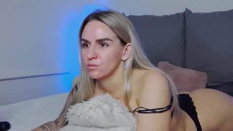 Snapshot of foxy_kimmi chatting on 11.29.25 Foxy Kimmi online show from 11.29.25