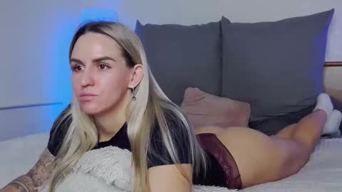 Snapshot of foxy_kimmi chatting on 11.30.25 Foxy Kimmi online show from 11.30.25