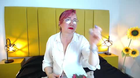 Snapshot of foxy_miilf chatting on 09.11.25 Foxy miilf online show from 09.11.25