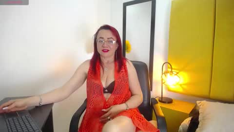 Snapshot of foxy_miilf chatting on 09.23.25 Foxy miilf online show from 09.23.25
