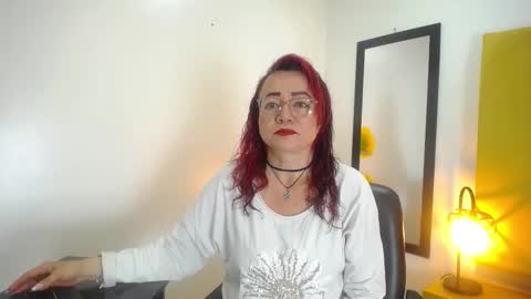 Snapshot of foxy_miilf chatting on 09.28.25 Foxy miilf online show from 09.28.25