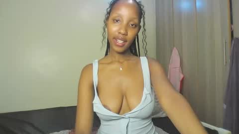 Snapshot of foxyatmidnite chatting on 05.18.26 foxyatmidnite online show from 05.18.26