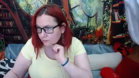 Snapshot of foxydesiree chatting on 05.21.26 foxydesiree online show from 05.21.26