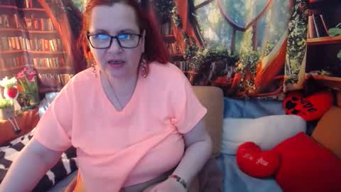 Snapshot of foxydesiree chatting on 05.26.26 foxydesiree online show from 05.26.26