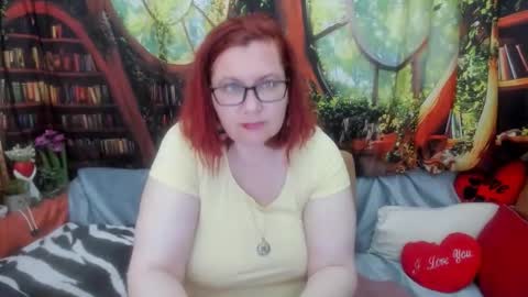 Snapshot of foxydesiree chatting on 05.31.26 foxydesiree online show from 05.31.26