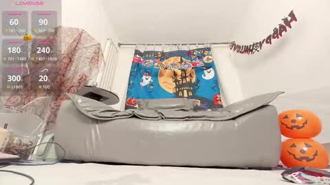 yiyi online show from 10.25.25