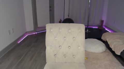 Snapshot of fragilemasochist chatting on 03.11.25 Angel online show from 03.11.25