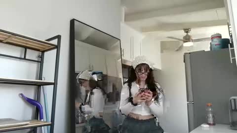 Snapshot of fragilemasochist chatting on 10.09.25 Angel online show from 10.09.25