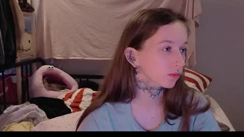 Snapshot of fran_bow chatting on 05.04.26 fran_bow online show from 05.04.26
