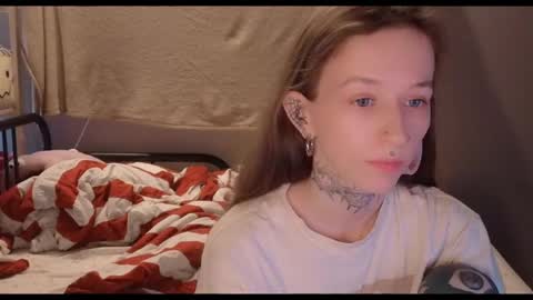 Snapshot of fran_bow chatting on 05.25.26 fran_bow online show from 05.25.26