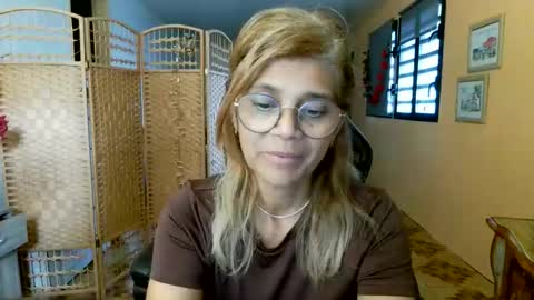 Snapshot of francelune chatting on 05.07.26 francelune online show from 05.07.26