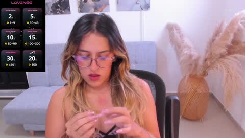 Snapshot of francesca__ross chatting on 12.11.24 Francesca online show from 12.11.24