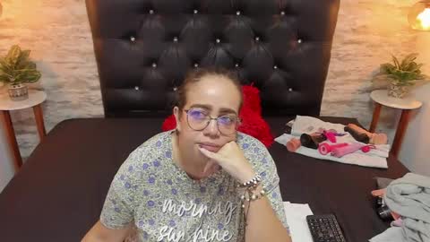 Snapshot of francesca_bbw chatting on 04.19.26 online show from 04.19.26