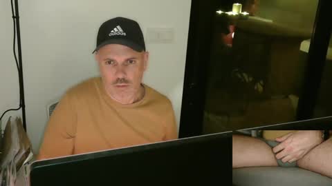 Snapshot of francescoes chatting on 01.08.25 francescoes online show from 01.08.25