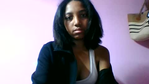 Snapshot of francia333068 chatting on 06.22.26 francia333068 online show from 06.22.26