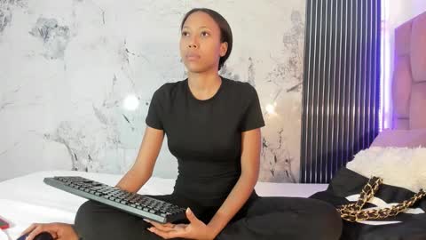 Laura online show from 11.05.25