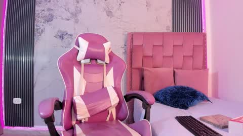 Laura online show from 11.21.25