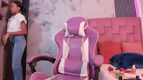 Laura online show from 11.28.25