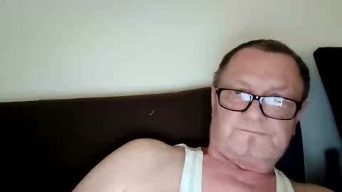 Snapshot of frauenfeind1 chatting on 04.01.26 Wolfi online show from 04.01.26