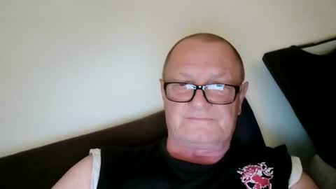 Snapshot of frauenfeind1 chatting on 08.03.26 Wolfi online show from 08.03.26