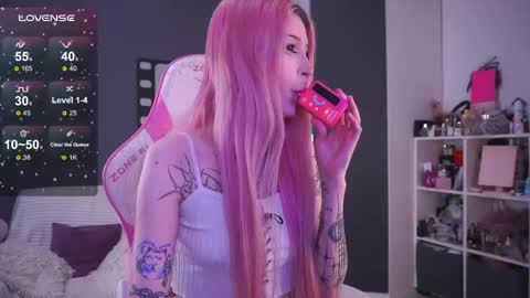 Snapshot of fraulein_mooon chatting on 05.02.26 Asya UwU online show from 05.02.26