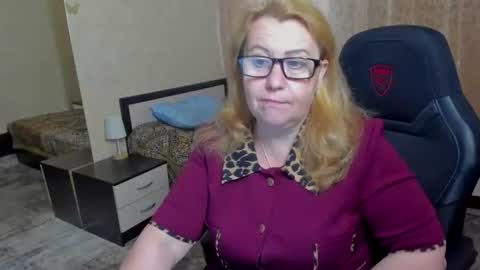 Snapshot of fraumartha chatting on 06.18.26 FrauMartha online show from 06.18.26