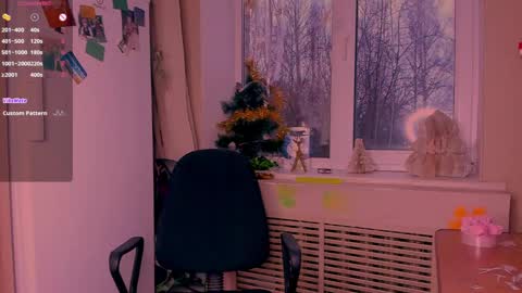 Snapshot of freakcute_friends chatting on 12.26.24 Alice online show from 12.26.24