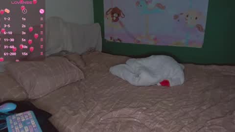 Snapshot of freakcute_friends chatting on 02.25.25 Alice online show from 02.25.25