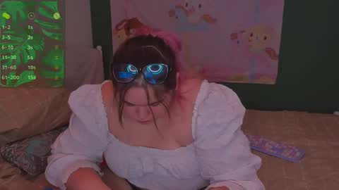 Snapshot of freakcute_friends chatting on 02.27.25 Alice online show from 02.27.25