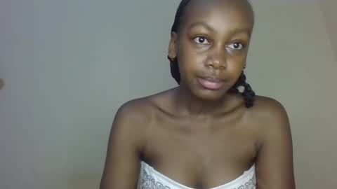 Snapshot of freaky_beauty chatting on 05.27.26 freaky_beauty online show from 05.27.26
